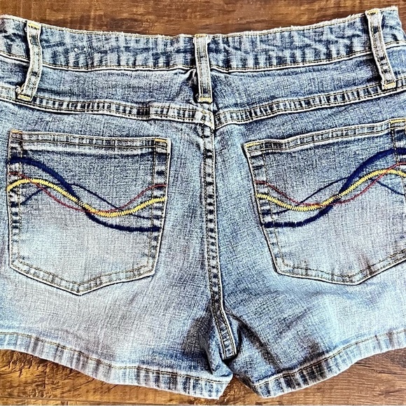 Baileys point shorts, size 7/8 - Picture 3 of 4